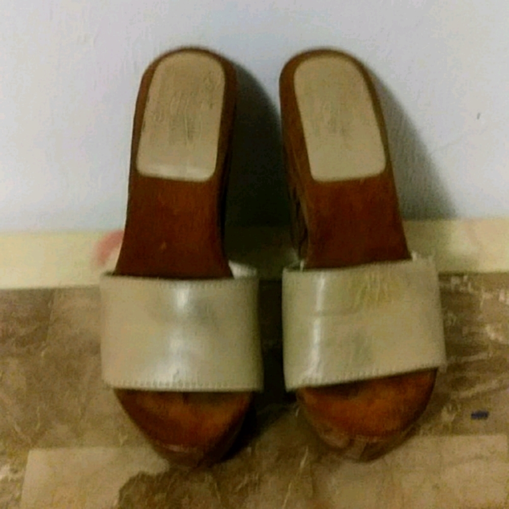Women's shoes